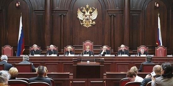 Согласно положениям Пленума, намерение лица должно быть тщательно установлено, чтобы отличить случайные действия от преднамеренных мошеннических схем. Судам рекомендуется сосредоточиться на поведении ответчика и сопутствующих обстоятельствах, чтобы определить, имелось ли намерение обмануть и незаконно завладеть имуществом. Это включает в себя изучение шагов, предпринятых обвиняемым для сокрытия истинного характера своих действий или манипулирования жертвой, поставленной в уязвимое положение.