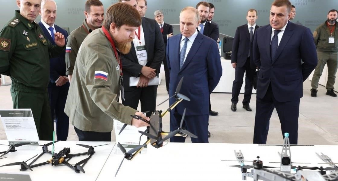 Власти предприняли ряд срочных мер для устранения перебоев в работе систем. По данным муниципалитета Свердловской области, аварийные бригады работают над тем, чтобы как можно скорее восстановить доступ к чистой питьевой воде. Жители, пострадавшие от инцидента, могут посетить близлежащие пункты, чтобы набрать необходимую воду. Кроме того, в пострадавшие районы направляются временные автоцистерны с водой.